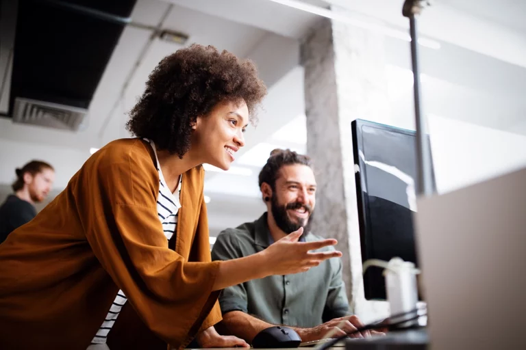 Infogéreurs au travail